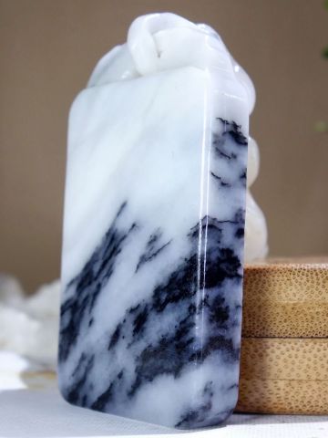 新疆和田玉籽料青花平安牌一体链,水墨晕染,浓郁醇