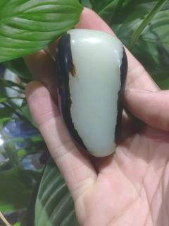新疆和田玉籽料油库料万年聚黑皮