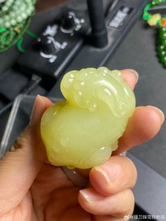 39【和田玉】黄玉貔貅吊坠